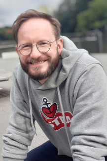 Tobias Wittenberg im Sweatshirt